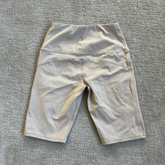 Oalka High-Waisted Biker Shorts - Picture 4 of 4
